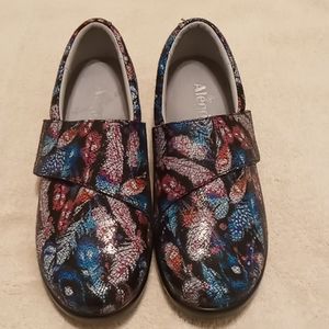 NWOT---Women work Shoes